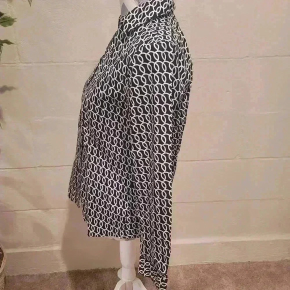 CHICOS Playful Loop Blouse Wrinkle Free Long Sleeve Button Closure V-neck XS - Picture 4 of 9